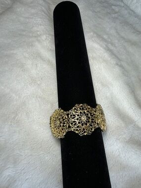 Gold Filigree Stretch Bracelet